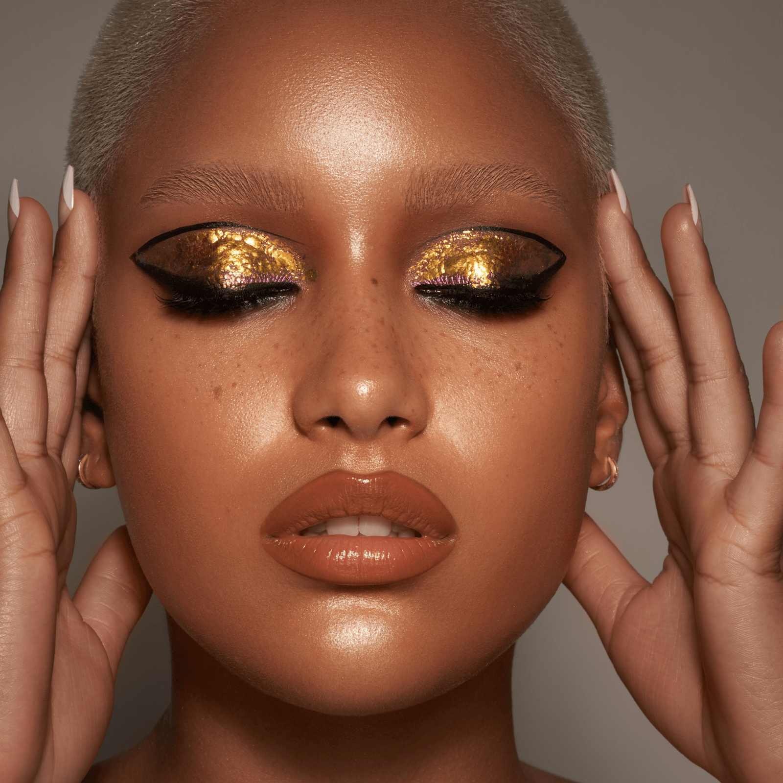 Lightning Bolt Infinite Chrome Flakes Danessa Myricks Beauty